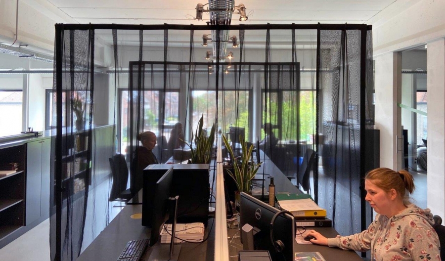 ShowTex helpt bedrijven met social distancing op de werkvloer