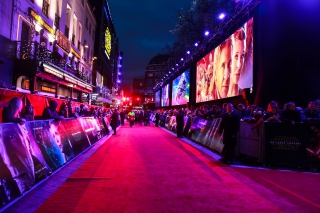 Rogues palmt rode loper in op Star Wars première in Londen