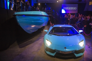 Vidi-Square présente avec style un bateau à moteur unique