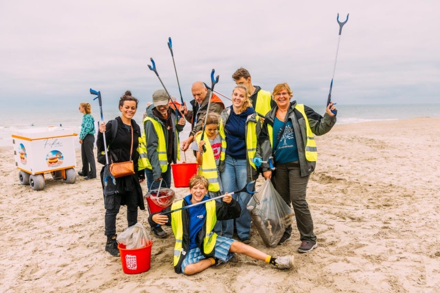 1.500 bénévoles collectent 2 tonnes de déchets lors de la 17e édition de l’Eneco Clean Beach Cup