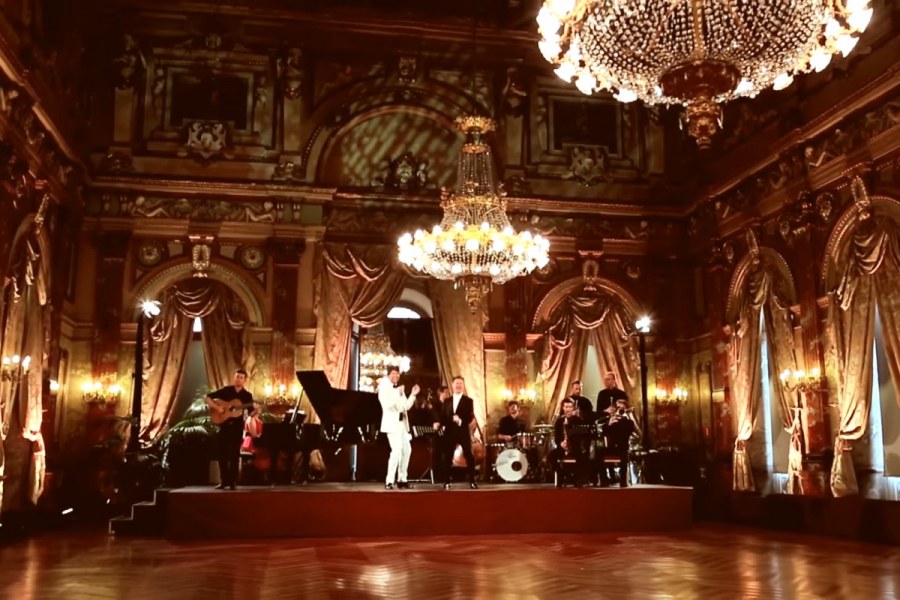 Opera Gent decor voor gloednieuwe clip Koen Crucke