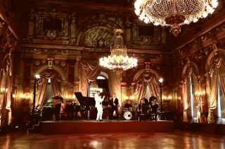 Opera Gent decor voor gloednieuwe clip Koen Crucke