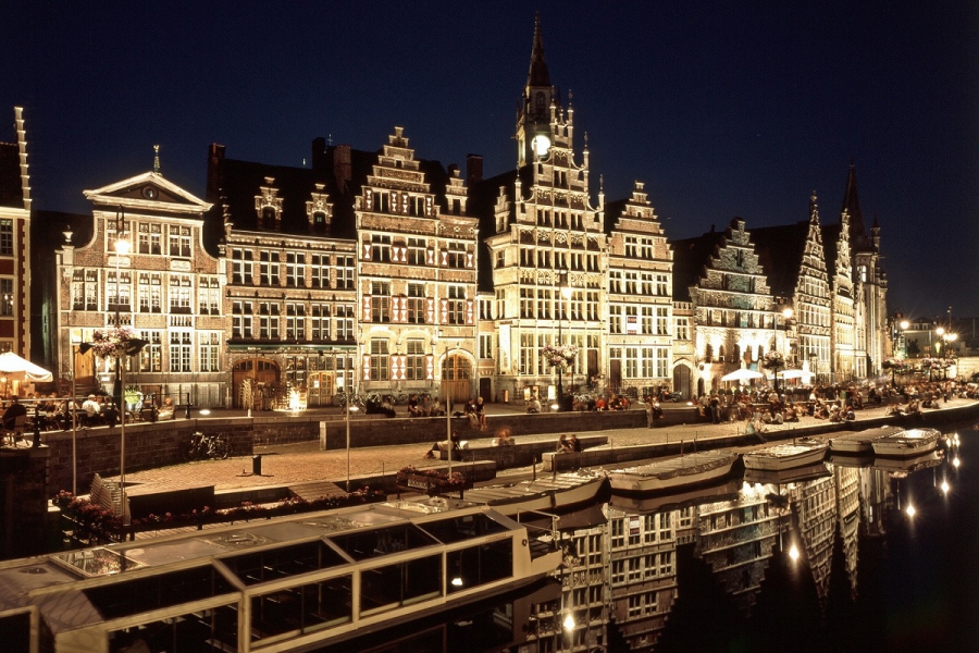 Winterfeesten in Gent: ontdek de verlichte binnenstad per boot