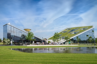 Hasselt richt zijn pijlen op de zakenreiziger