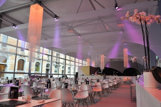 Bouwspecialist Neptunus plaatst tijdelijk restaurant voor BRAFA