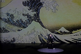 Panasonic projectoren verleggen grenzen van performancekunst met &#039;the Life of Hokusai&#039;