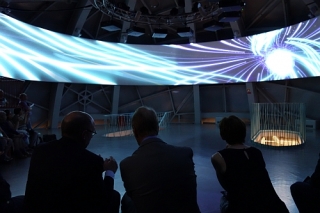 Soundfield creëert 270° geluid, licht en beeld!