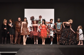 Het 5de Chocoladesalon van Brussel en zijn nu al legendarische modeshow met chocoladejurken gaat van start!