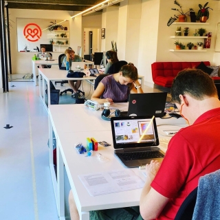 People agency MaisonRouge stelt haar kantoor open voor de blokkende Gentse student