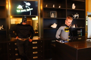 Heldhaftige actie in de Batman Cave van Van der Valk