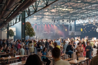 La MC célèbre la cohésion d’entreprise avec un spectaculaire festival indoor
