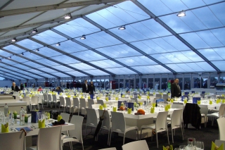 Zomertip van Veldeman: een transparante tent voor je bedrijfs- of privéfeest