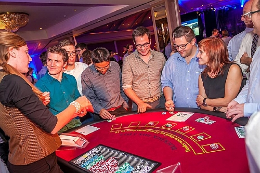 Feest in Spectre-stijl? Voorzie casinospelen!