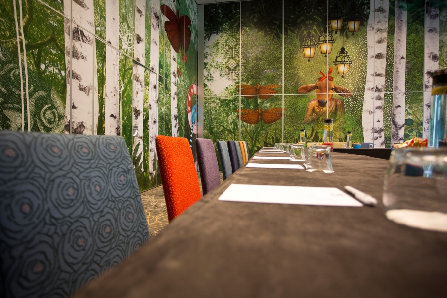 Holiday Inn Brussels Airport breidt SKOJ-concept uit met pop-up Summer bar
