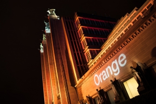 Balthazar colore le monde des télécom en Orange !