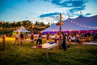 Medialaan fait la fête dans un confortable chapiteau Organic Silhouette