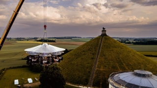 Dinner in the Sky tegenover de Leeuw: 32 dagen – 32 Chefs