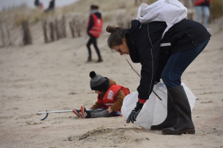 Eneco Clean Beach Cup 2018: 3748 vrijwilligers ruimen samen meer dan 5,5 ton strandafval op