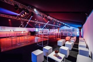 Objective feest in moderne Veldeman tent